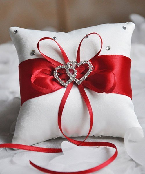 Coussin Rouge Porte Alliance Mariage